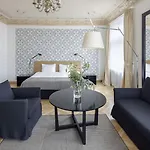 Готель Neiburgs 4*