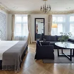 Готель Neiburgs 4*